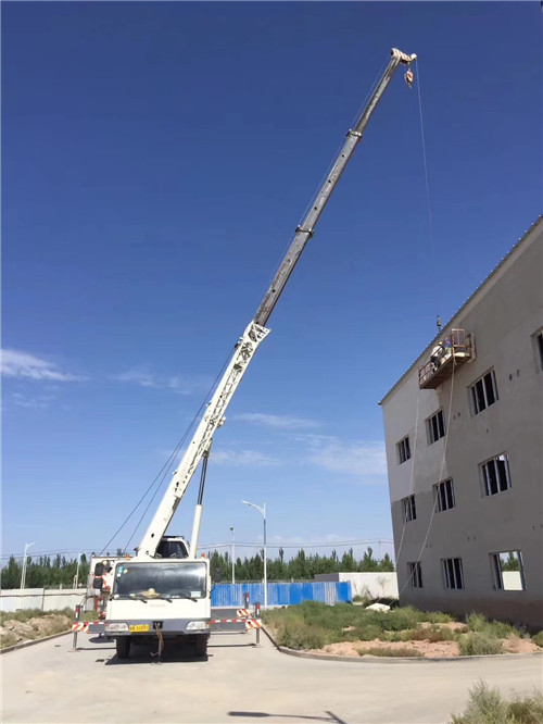 宁河区“轻装强干”—— 吊车的 “轻量化臂架” 技术